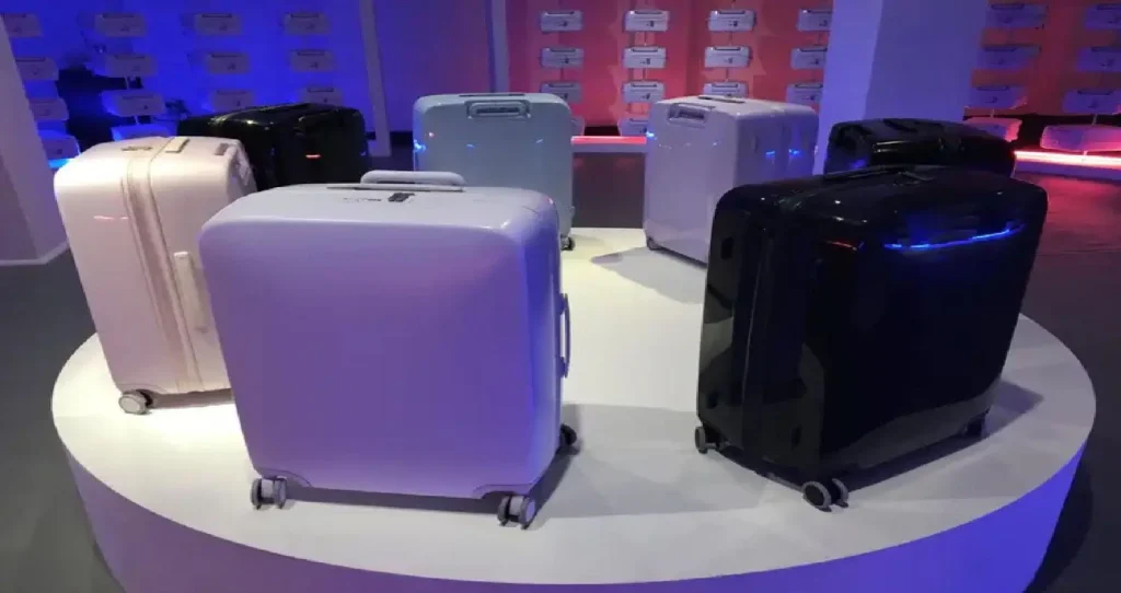 Business traveler using smart luggage storage solutions
