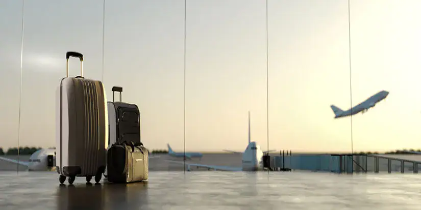 Secure bag drop facility for travelers near Lisbon Airport (LIS) and Moscavide.